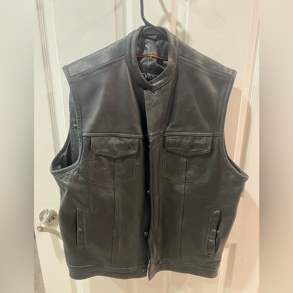 MCVEST - Picture 1 of 9